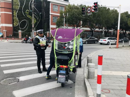 聚焦非機(jī)動(dòng)車改裝 裝車篷需規(guī)范，人力三輪車組成否？